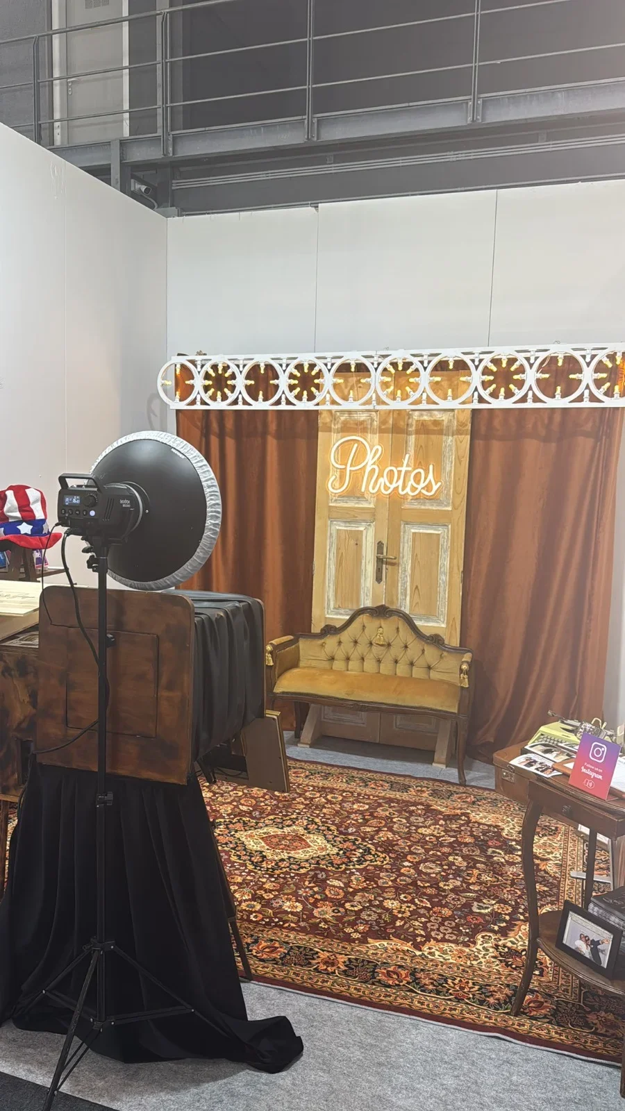 Set PhotoVintage all'aperto con arredi d'epoca