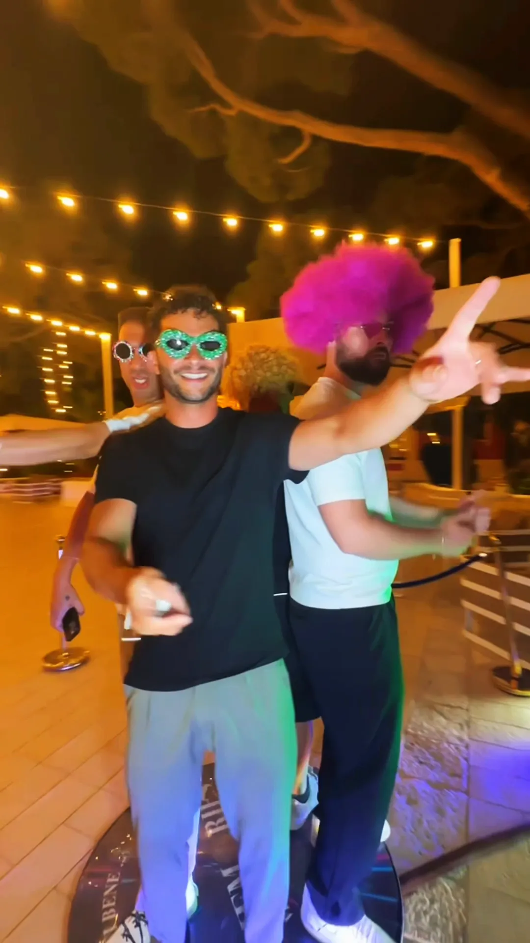 Video sulla pedana orbitante del Videobooth 360