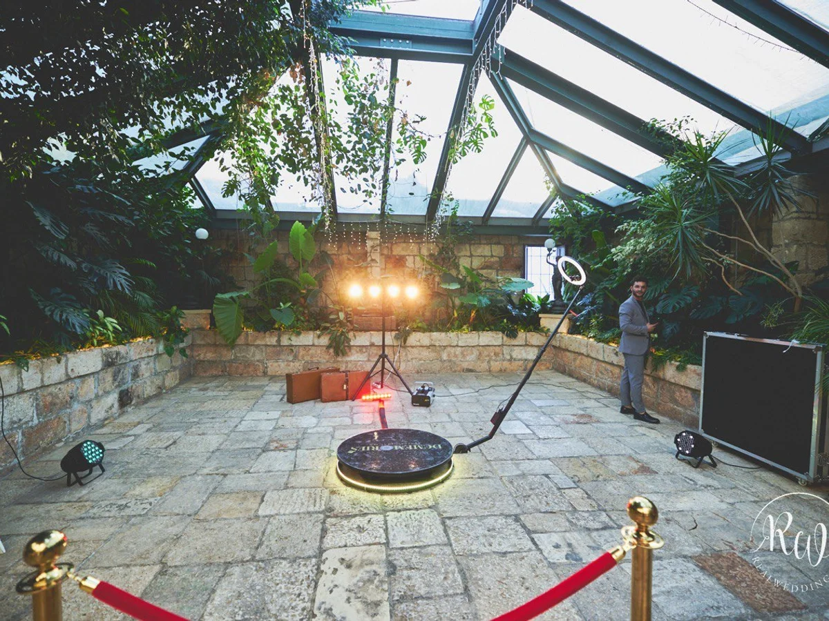 Pedana 360 in limonaia con stanchion gold